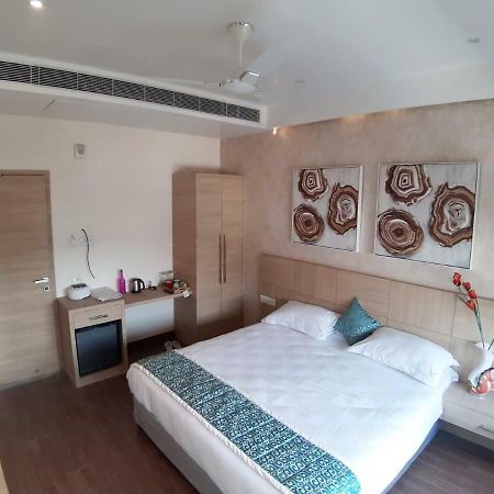 Acco Grand Hotel Лакнау Екстериор снимка