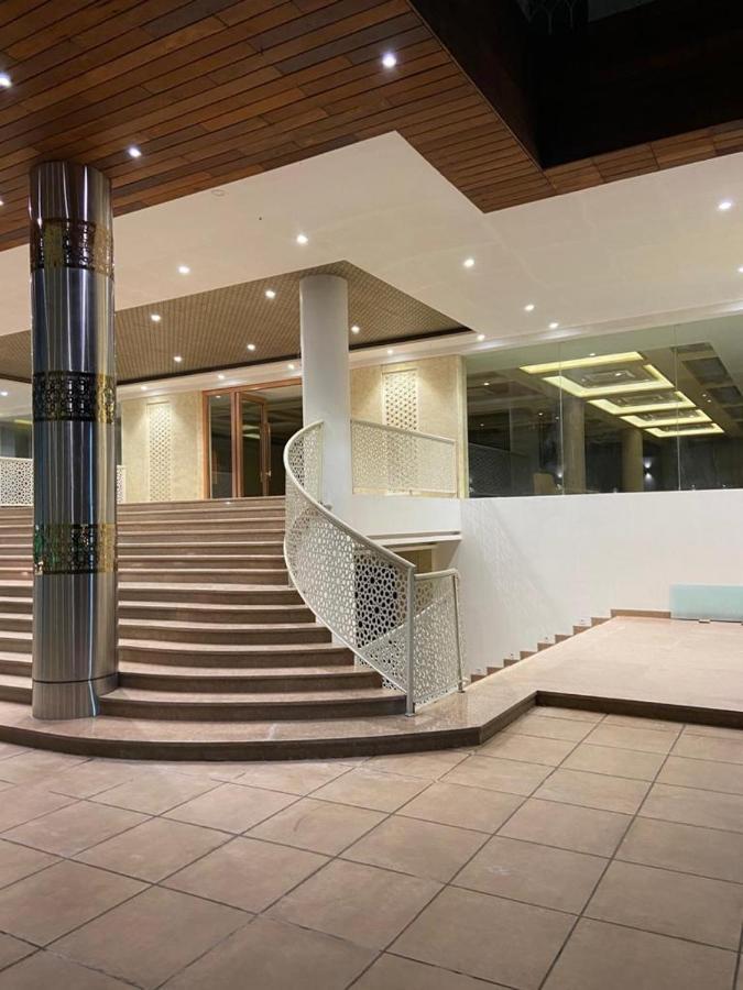 Acco Grand Hotel Лакнау Екстериор снимка