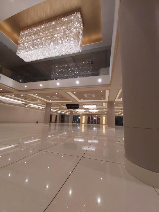 Acco Grand Hotel Лакнау Екстериор снимка