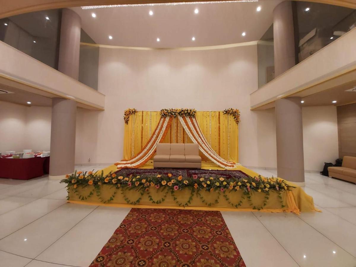 Acco Grand Hotel Лакнау Екстериор снимка
