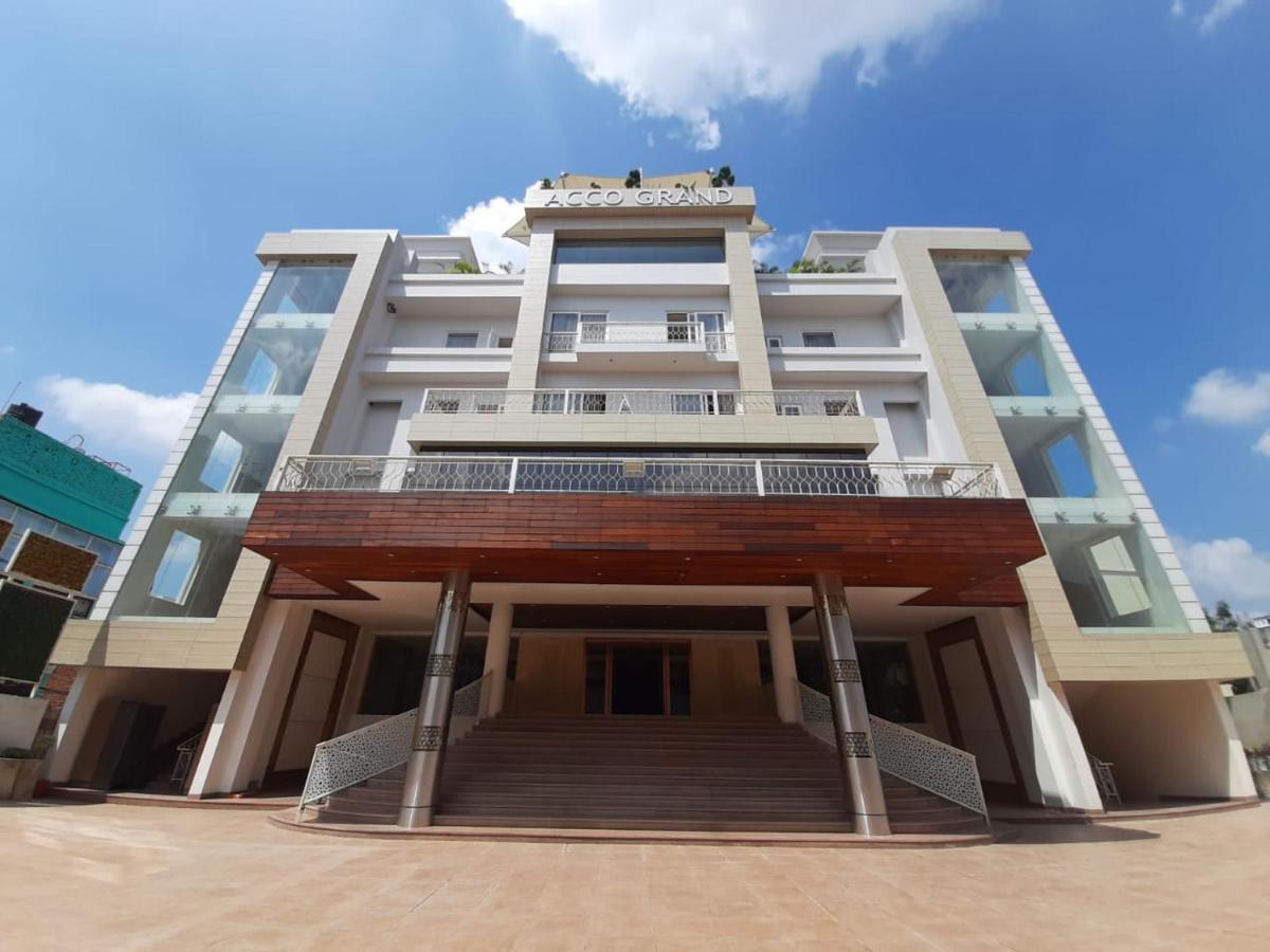 Acco Grand Hotel Лакнау Екстериор снимка
