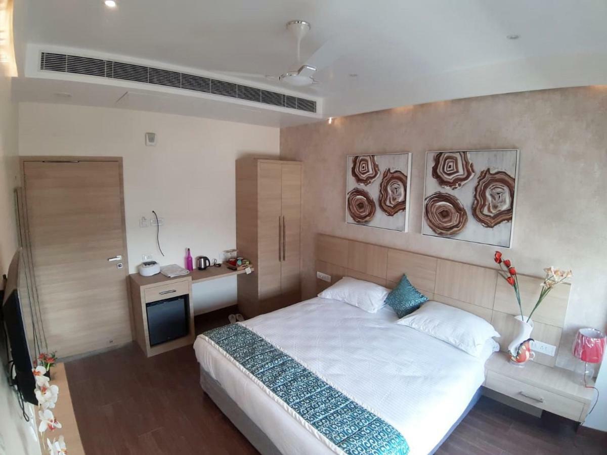 Acco Grand Hotel Лакнау Екстериор снимка