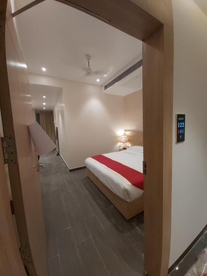 Acco Grand Hotel Лакнау Екстериор снимка